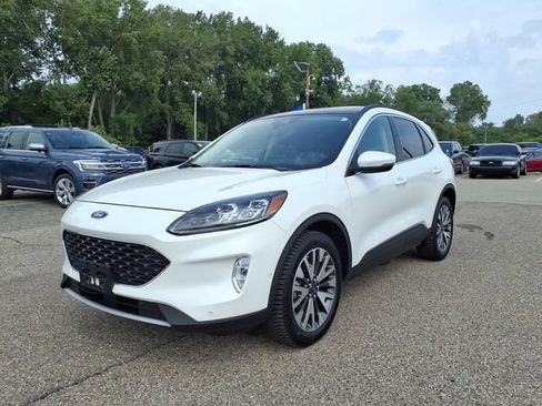Certified 2020 Ford Escape Titanium AWD/4WD image 3