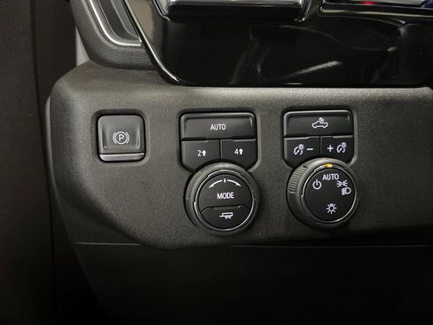 Used 2022 Chevrolet Silverado 1500 LT AWD/4WD image 3