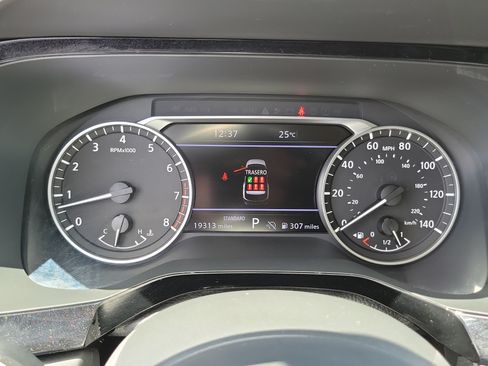 Used 2025 Nissan Pathfinder SL FWD image 33