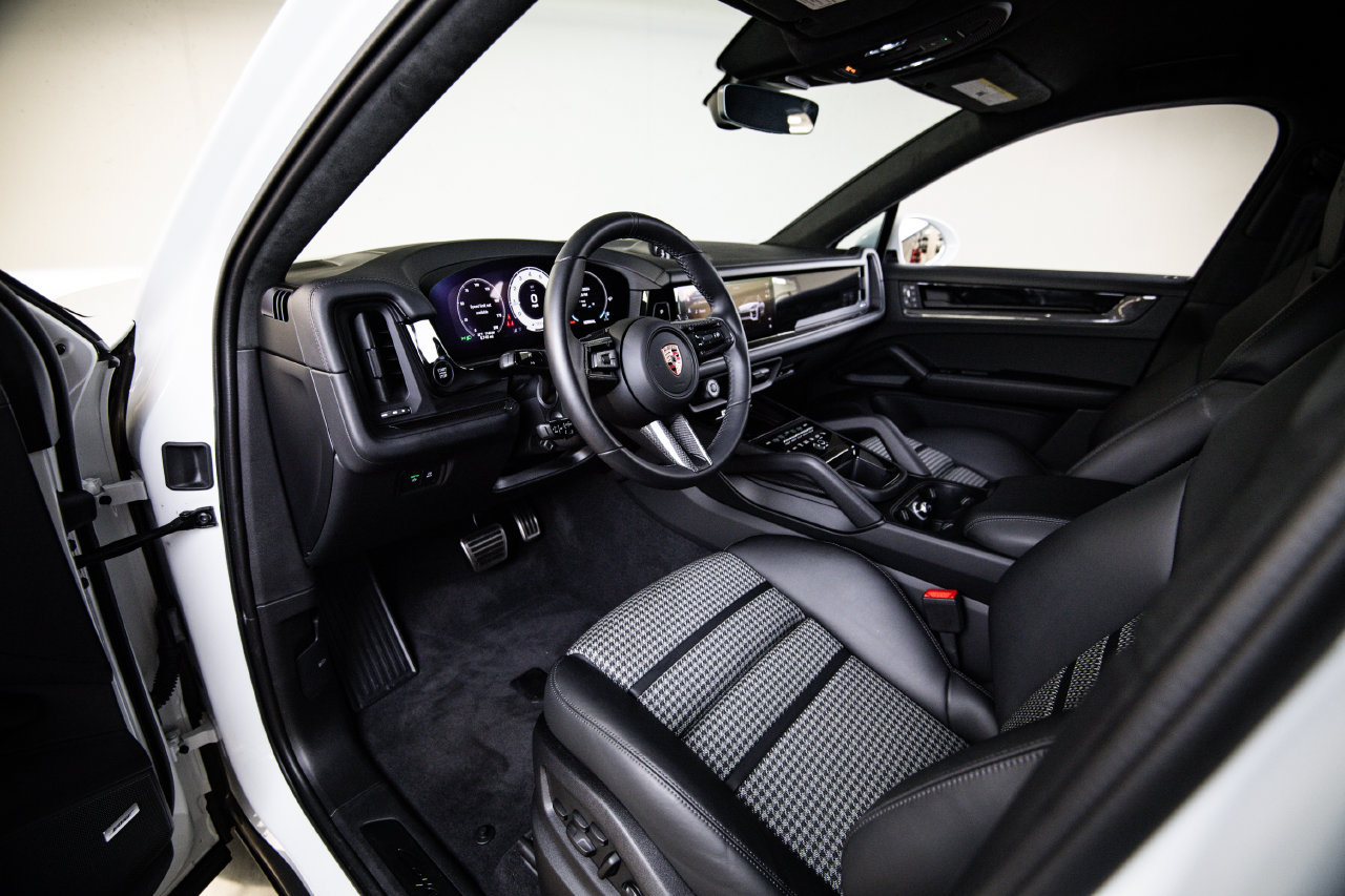 Certified 2026 Porsche Cayenne GTS AWD/4WD image 4