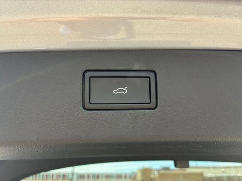 Used 2026 Volkswagen Tiguan SE AWD/4WD image 19