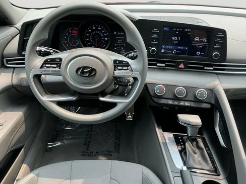 Used 2023 Hyundai Elantra SE FWD image 16