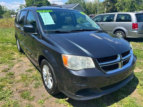 Used 2014 Dodge Grand Caravan SXT FWD image 3