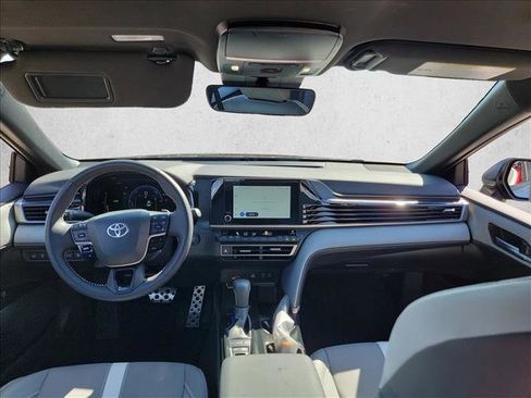Used 2025 Toyota Camry SE w/ Convenience Package image 18