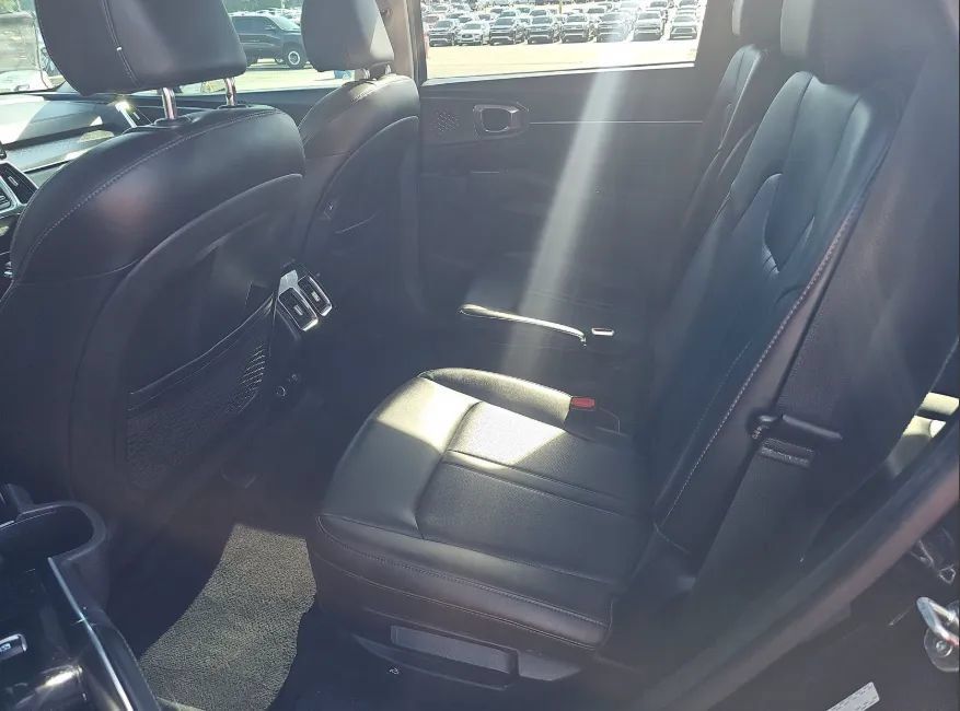 Used 2023 Kia Sorento SX AWD/4WD image 5