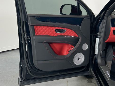 Certified 2022 Bentley Bentayga image 12