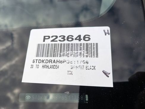 Used 2023 Toyota Highlander XLE image 39
