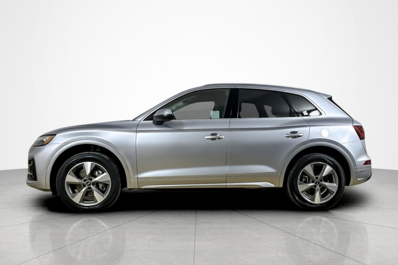 Used 2023 Audi Q5 Prestige w/ Prestige Package AWD/4WD image 2