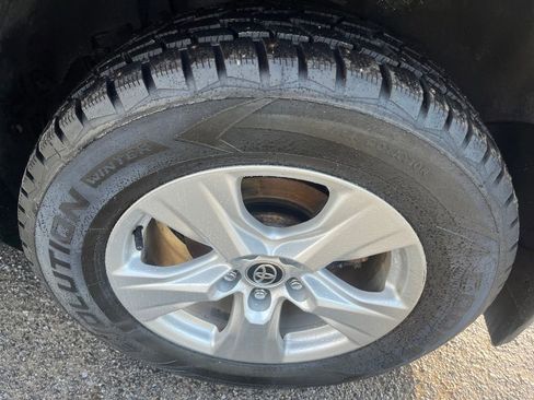 Used 2021 Toyota RAV4 XLE w/ Convenience Package image 13