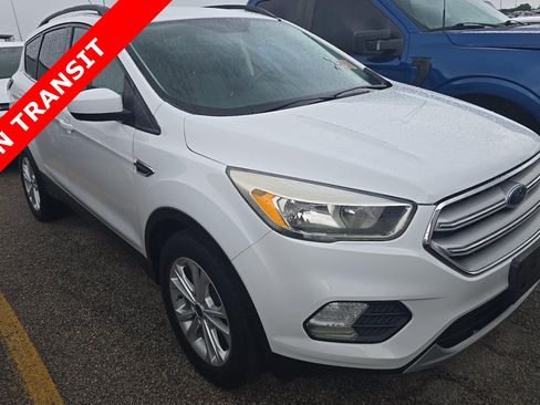 Used 2018 Ford Escape SE FWD image 1