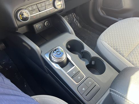 Used 2020 Ford Escape SE image 29