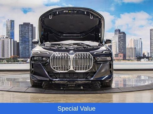 Used 2025 BMW 760i xDrive w/ Premium Package AWD/4WD image 4