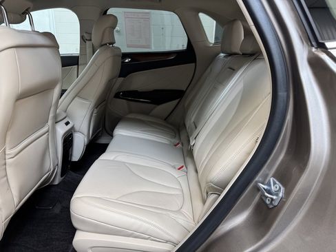 Used 2018 Lincoln MKC Select w/ Select Plus Package image 16