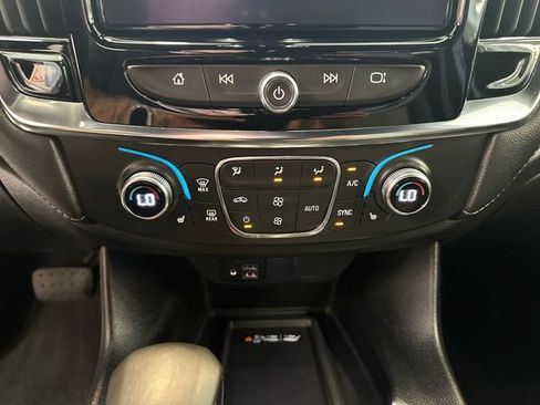 Used 2023 Chevrolet Traverse LT w/ LT Premium Package AWD/4WD image 32