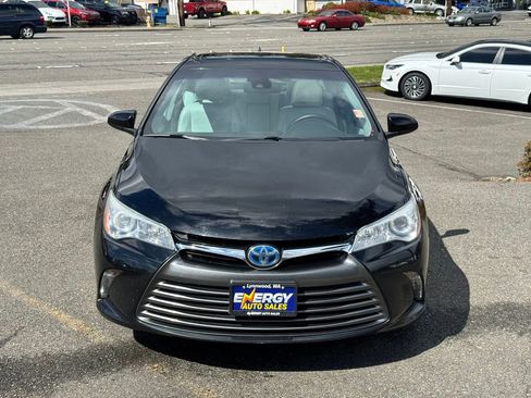 Used 2016 Toyota Camry XLE w/ Moonroof Package image 3