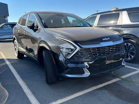Used 2023 Kia Sportage LX AWD/4WD image 2