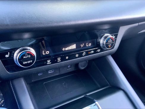 Used 2024 Mitsubishi Outlander SE AWD/4WD image 35