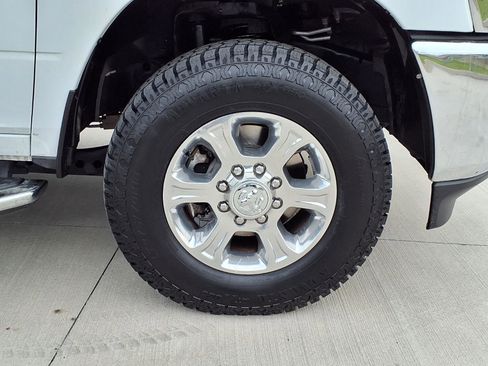 Used 2024 RAM 2500 Big Horn AWD/4WD image 9