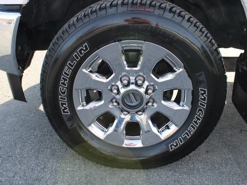 Used 2019 Ford F250 Lariat w/ Lariat Ultimate Package image 19