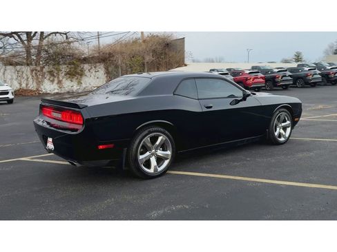 Used 2014 Dodge Challenger R/T image 8