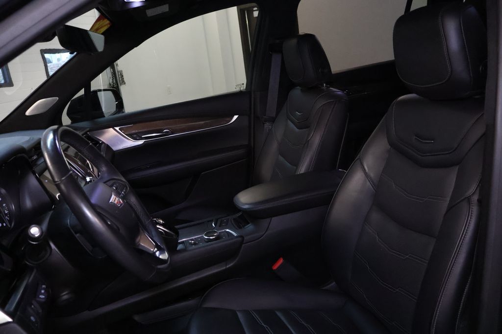 Used 2020 Cadillac XT6 Premium Luxury w/ Platinum Package AWD/4WD image 15