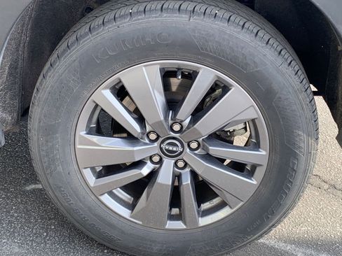 Used 2025 Nissan Pathfinder SV image 32