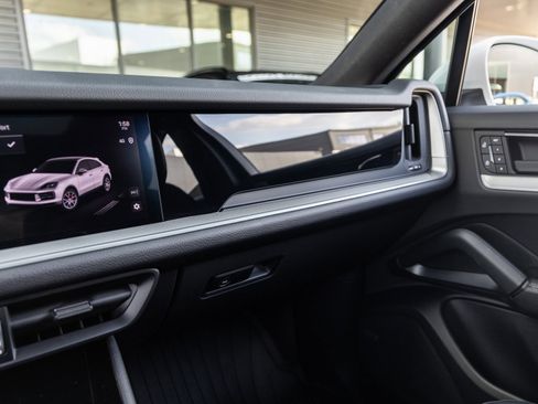 Used 2025 Porsche Cayenne Coupe image 30