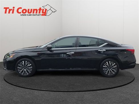 Used 2024 Nissan Altima 2.5 SV image 5