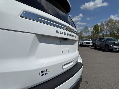 Used 2023 Chevrolet Suburban Premier image 32