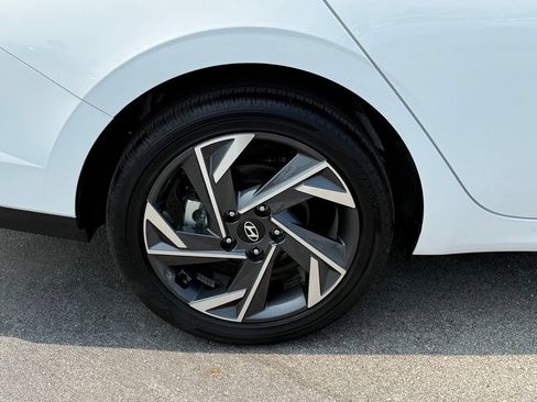 Used 2025 Hyundai Elantra SEL FWD image 10