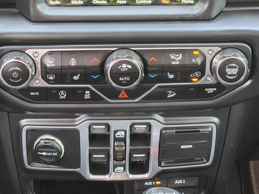 Used 2018 Jeep Wrangler Unlimited Sahara AWD/4WD image 21