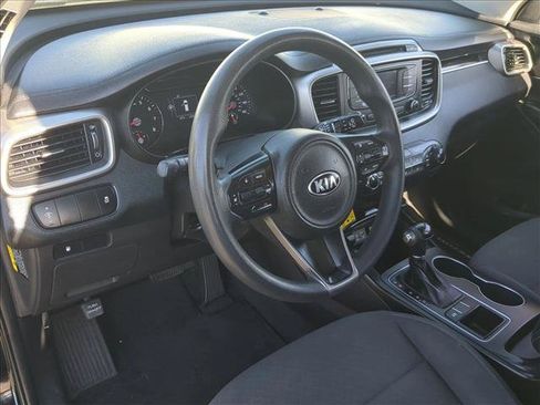 Used 2017 Kia Sorento FWD image 10