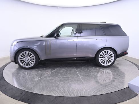 Used 2024 Land Rover Range Rover SE AWD/4WD image 2