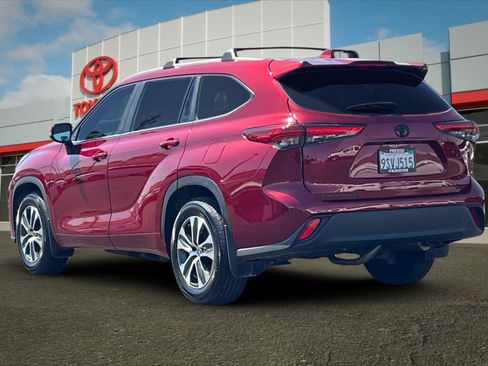 Used 2023 Toyota Highlander XLE FWD image 5