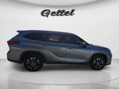 Used 2023 Toyota Highlander XLE image 4