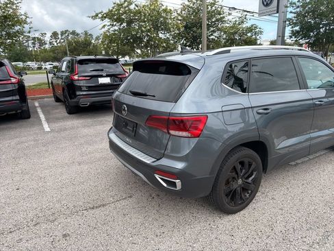 Certified 2023 Volkswagen Taos SE w/ Black Wheel Package FWD image 18