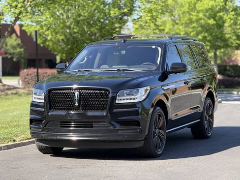 Used 2018 Lincoln Navigator Select w/ Technology Package RWD image 2