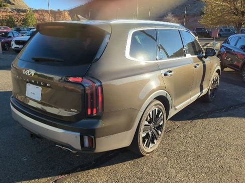 Used 2024 Kia Telluride SX Prestige w/ Towing Package image 3