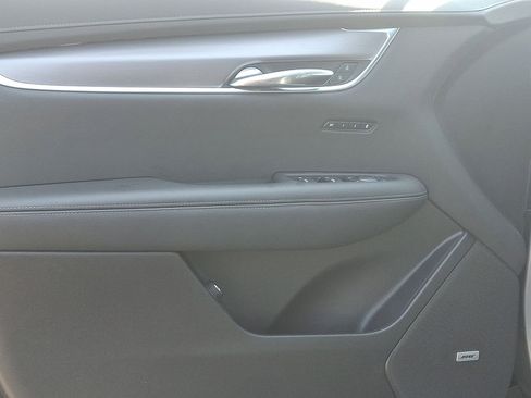 Certified 2025 Cadillac XT6 Luxury AWD/4WD image 10
