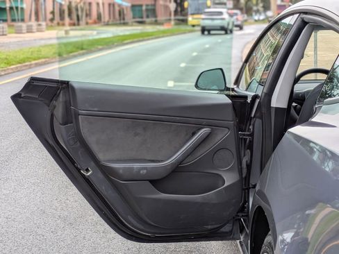 Used 2023 Tesla Model 3 Standard Range image 11