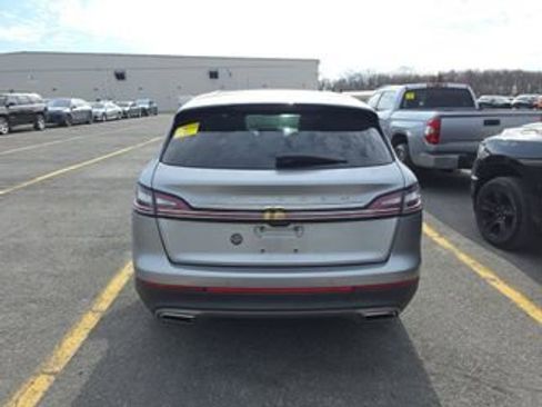 Used 2022 Lincoln Nautilus Reserve w/ Equipment Group 201A image 5