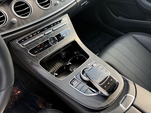 Certified 2019 Mercedes-Benz E 300 4MATIC image 22