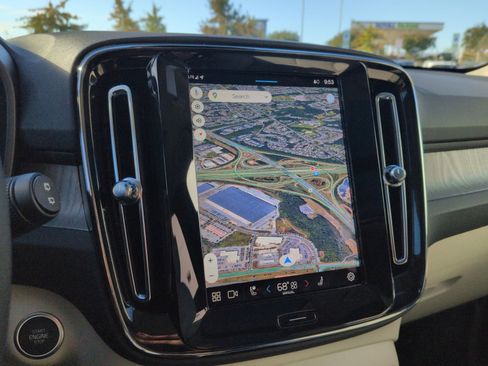 New 2025 Volvo XC40 B5 Ultra w/ Climate Package image 20