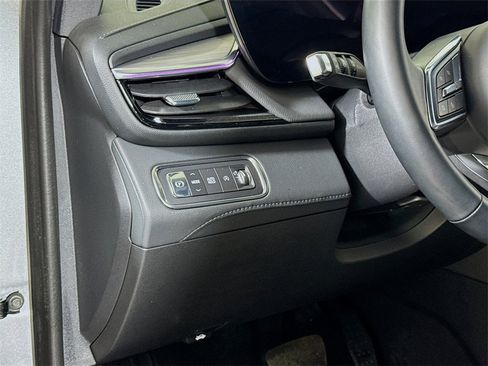 Used 2025 Buick Enclave Preferred image 8