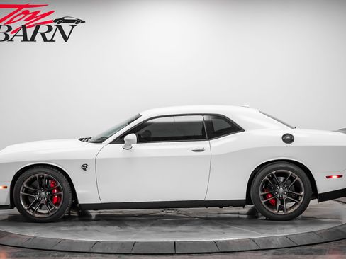 Used 2021 Dodge Challenger SRT Hellcat image 2