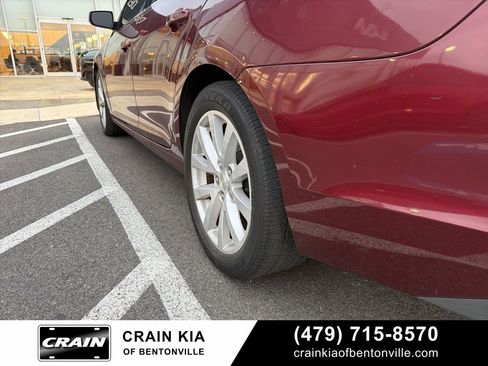 Used 2015 Chevrolet Malibu LT FWD image 10