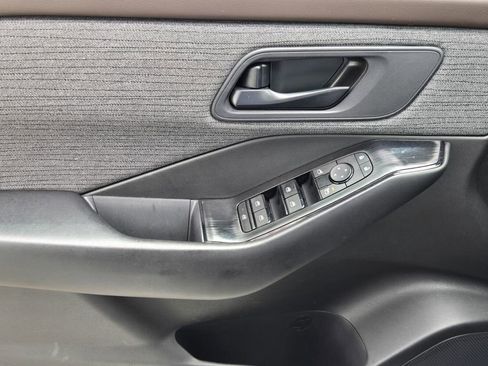 Used 2023 Nissan Rogue S image 24