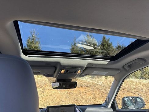 Used 2025 Toyota Highlander Limited image 19