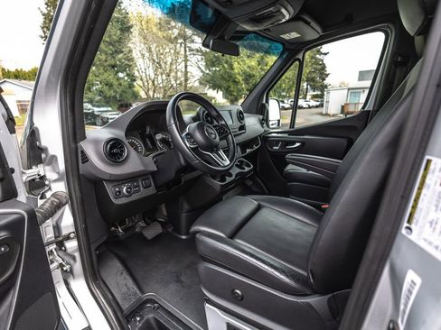 Used 2019 Mercedes-Benz Sprinter 2500 image 18