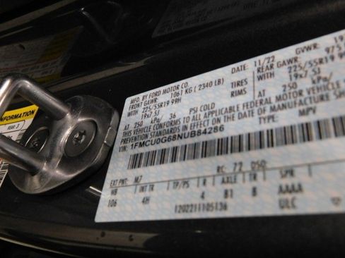 Used 2022 Ford Escape SE w/ SE Sport Appearance Package image 8